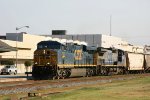 CSX 726 leads train G354 southbound